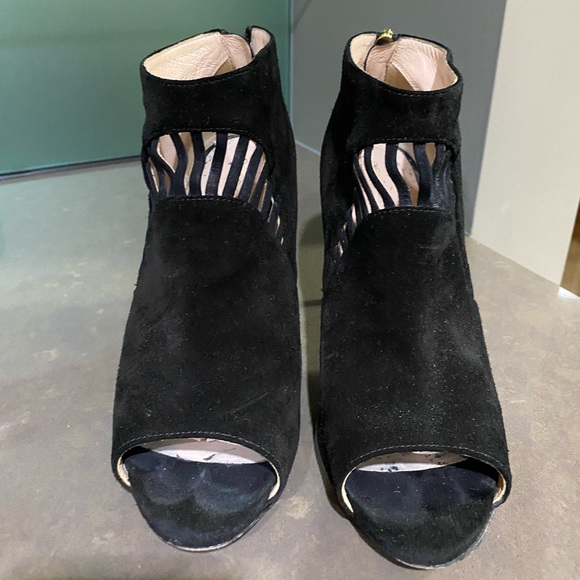 Italian company booties with a heel - Picture 2 of 4